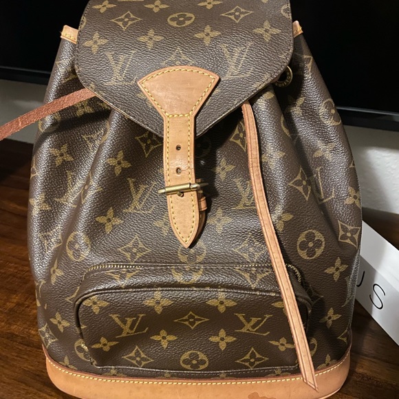 Louis Vuitton Montsouris MM Backpack - Picture 9 of 12